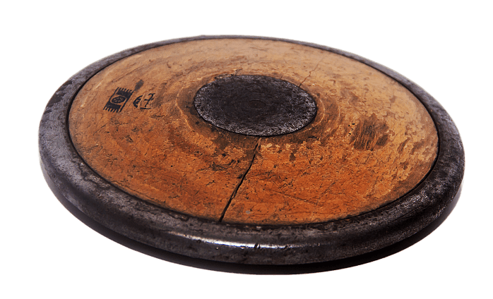 Тренировочный диск первой олимпийской чемпионки ЦДСА Н. А. Пономаревой. Экспонат музея спортивной славы ЦСКА