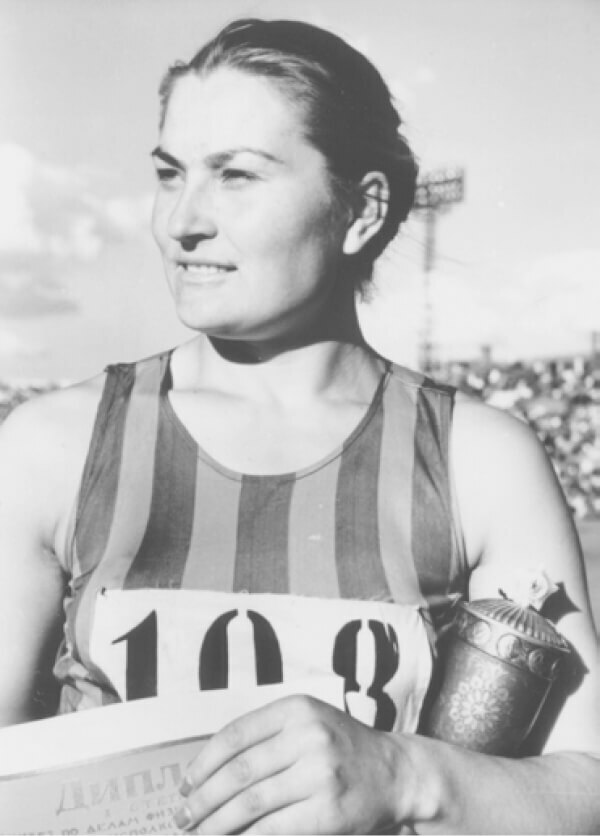 Чемпионка Москвы по метанию диска Н. А. Ромашкова (Пономарева), 1951 год. Фото из архива Музея спортивной славы ЦСКА